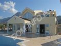 Роскошный дом для большой семьи всего в 50 метрах от береговой линии, Северный Кипр, Кирения